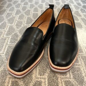 BILL BLASS Archie Flats